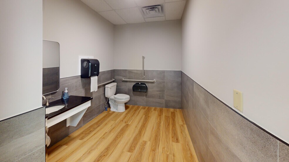 More Photos Of 13594 Monterey Ln, Blue Ridge Summit Office For Lease