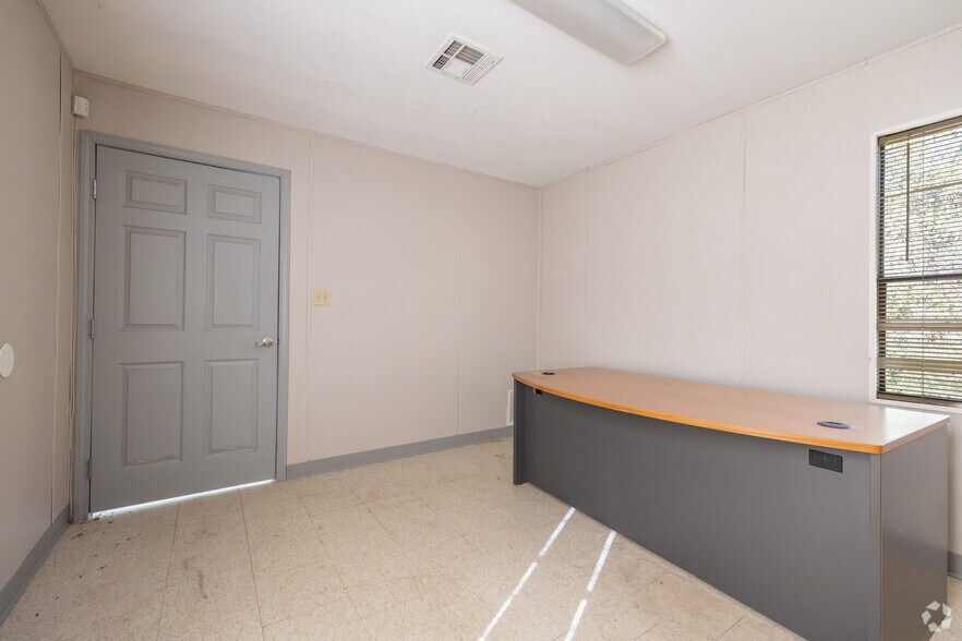 More Photos Of 11843 Camden Rd, Jacksonville Land For Lease