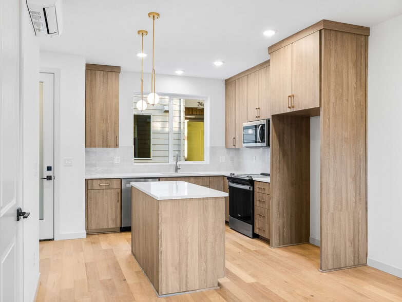 More Photos Of 7468 Tolman St, Portland Multifamily For Sale