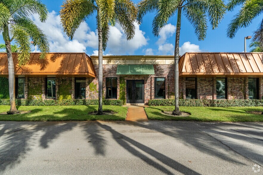 More Photos Of 541 S State Road 7, Margate Unknown For Lease