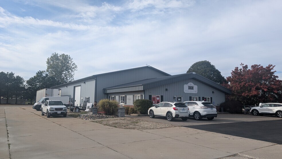 More Photos Of 1804 N Towanda Barnes Rd, Bloomington Flex For Lease