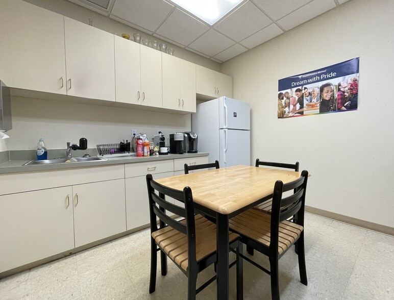 More Photos Of 4965 NW 8th Ave, Gainesville Office For Lease