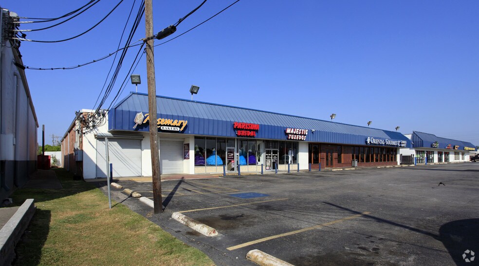 More Photos Of 8452-8456 Gulf Fwy, Houston Unknown For Lease