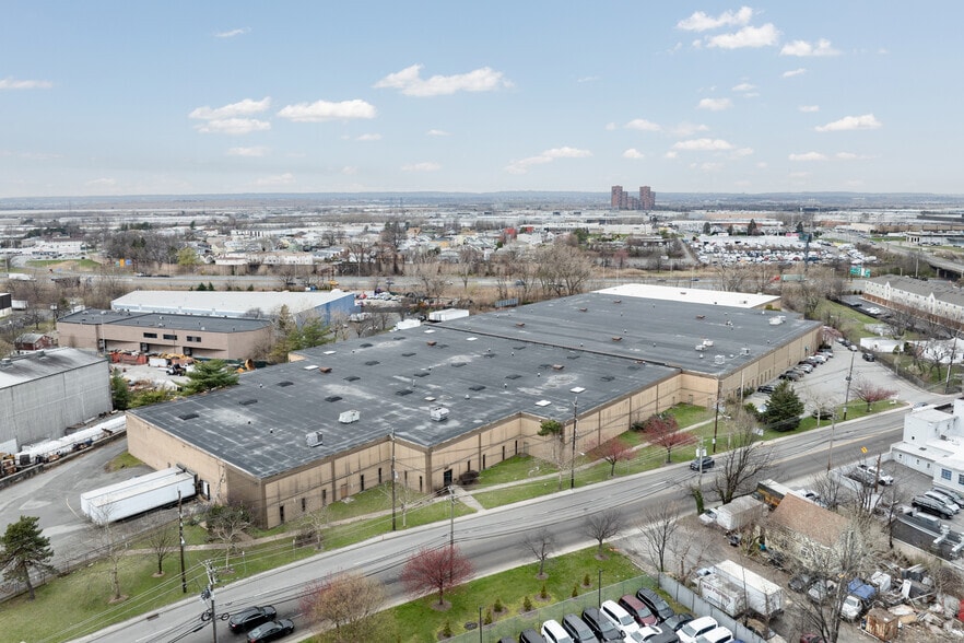 More Photos Of 245-275 Secaucus Rd, Secaucus Warehouse For Lease