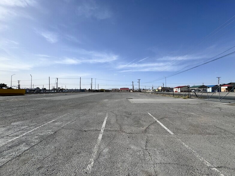 More Photos Of 300 N Zaragoza Rd, El Paso Truck Terminal For Lease