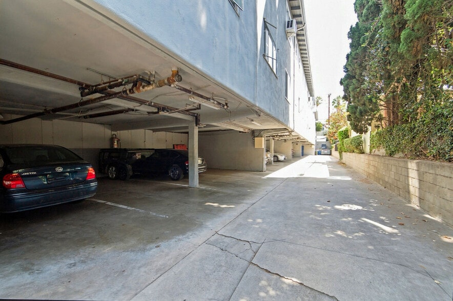 More Photos Of 1218 N Laurel Ave, West Hollywood Apartments For Sale