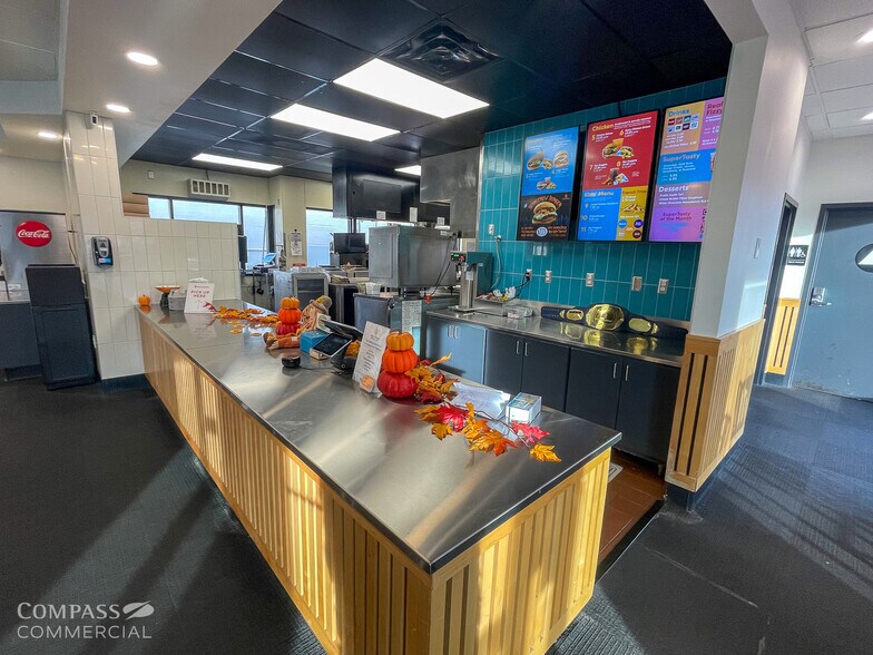 More Photos Of 805 NE 3rd St, Bend Restaurant For Lease