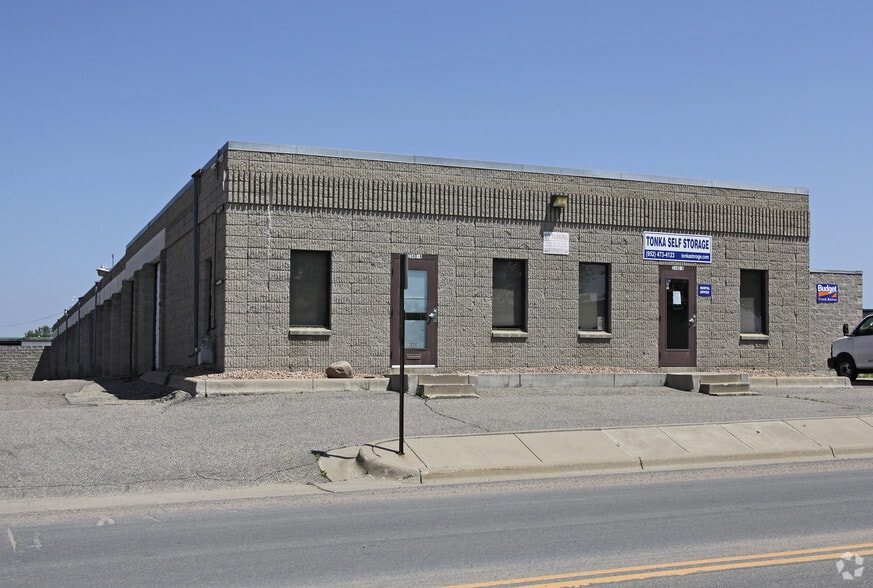 More Photos Of 2340 Daniels St, Long Lake Self Storage For Lease