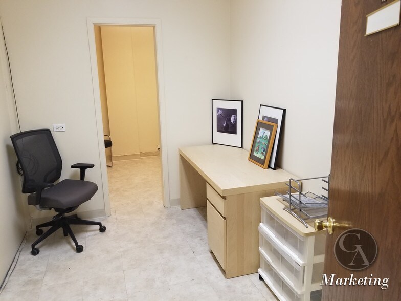 More Photos Of 1585 Ellinwood St, Des Plaines Office For Sale