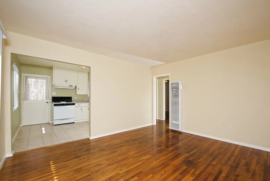 More Photos Of 1232 30th St, San Diego Storefront For Sale