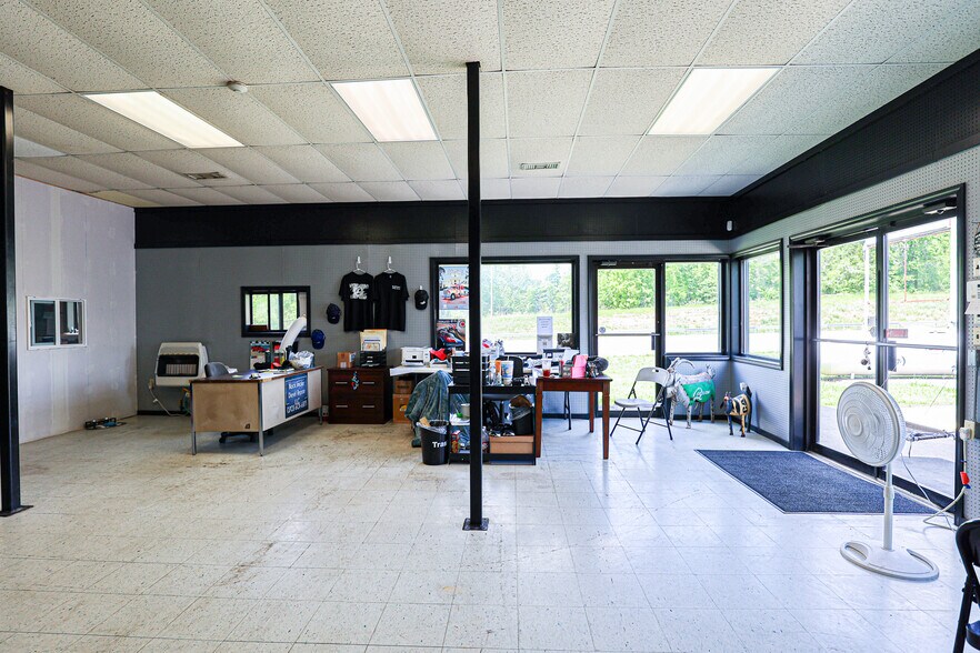 More Photos Of 430 US-62 E, Eddyville Auto Repair For Sale