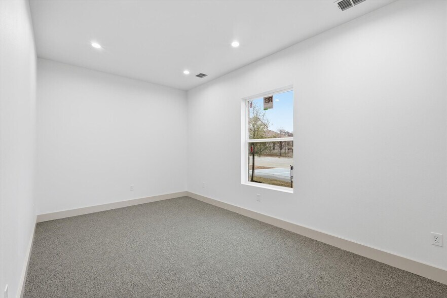 More Photos Of 203 E Debbie Ln, Mansfield Loft Creative Space For Lease