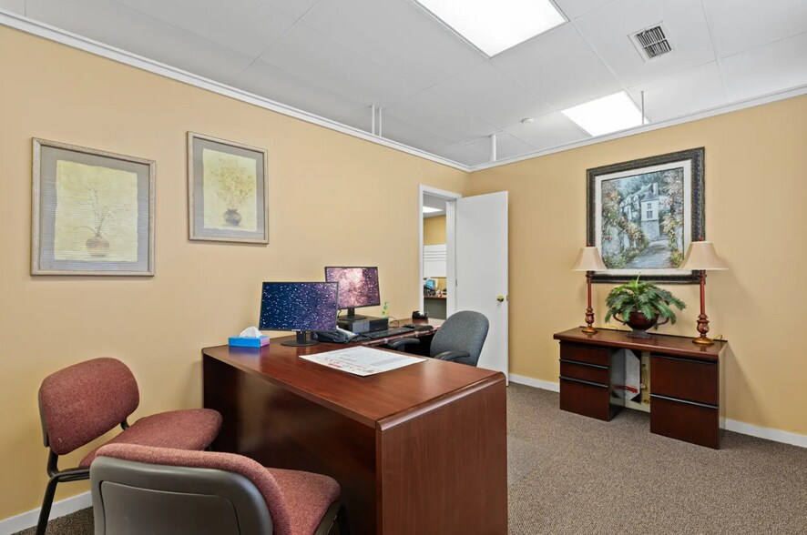 More Photos Of 907 E End Blvd N, Marshall Industrial For Sale