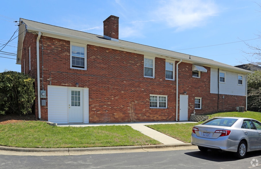 More Photos Of 3536 Vest Mill Rd, Winston-Salem Office Residential For Lease