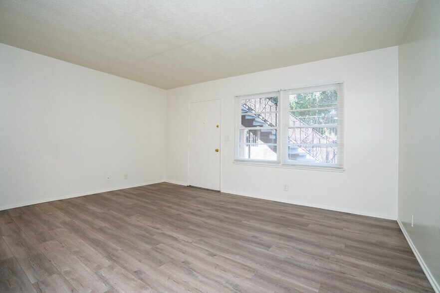 More Photos Of 1433 E 61st St, Los Angeles Apartments For Sale