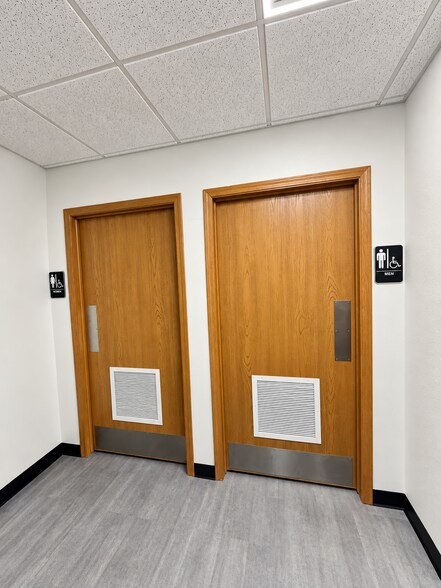 More Photos Of 310 Ohio St, Oshkosh Office For Sale