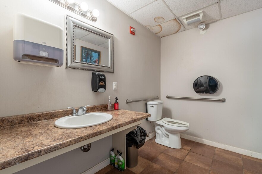 More Photos Of 414 Boston St, Topsfield Office For Sale