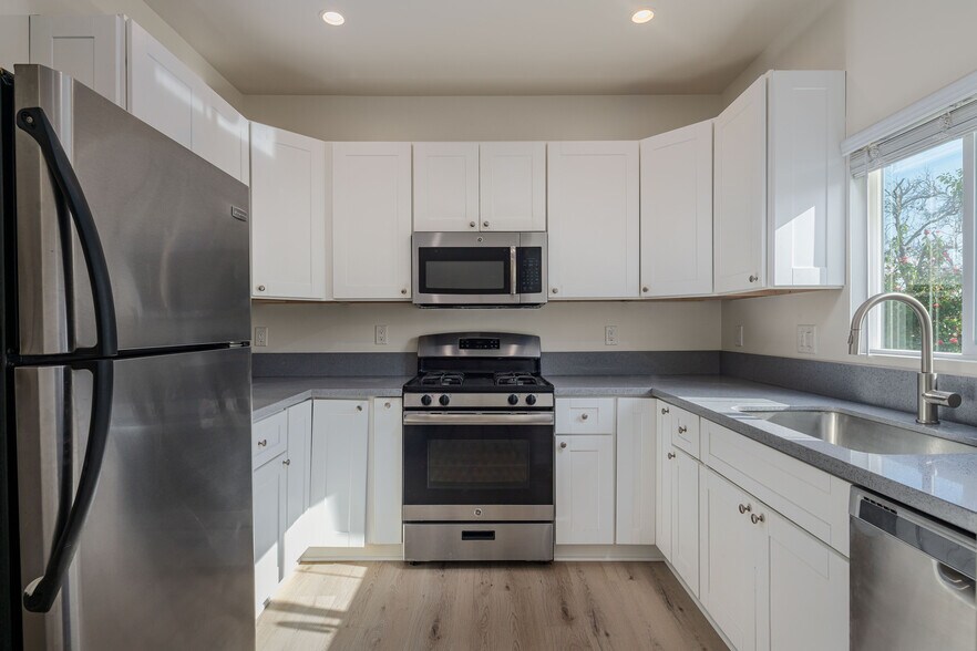 More Photos Of 1271 S Sycamore Ave, Los Angeles Apartments For Sale