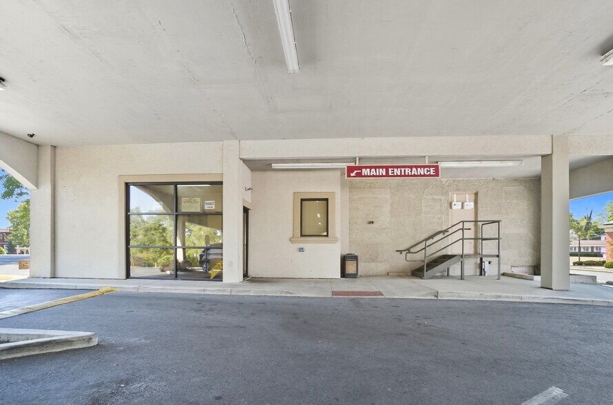 More Photos Of 916-920 W Market St, Lima Medical For Sale
