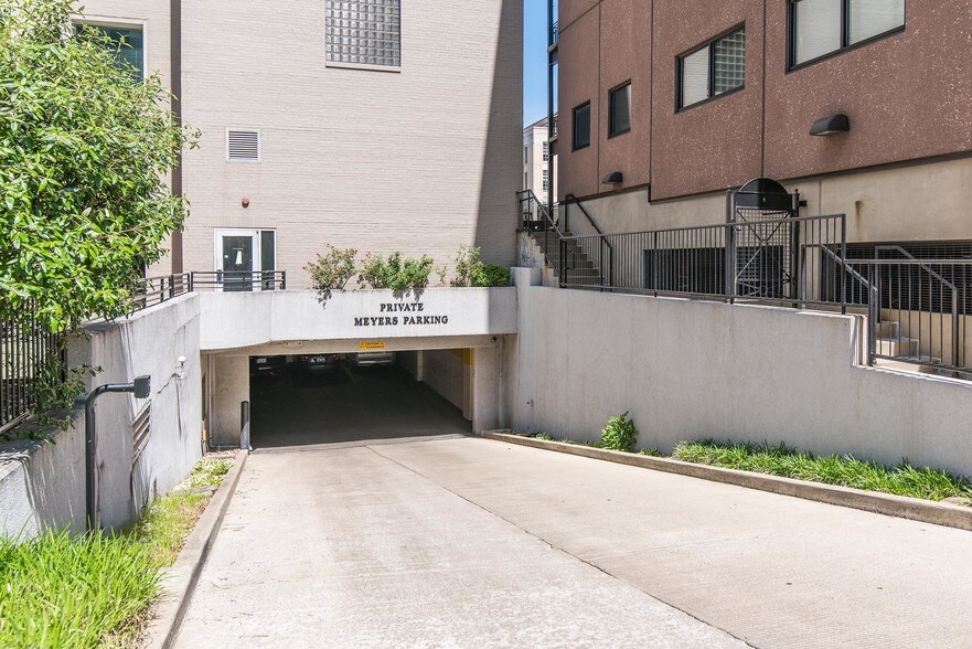 More Photos Of 175 E Main St, Lexington Office For Lease