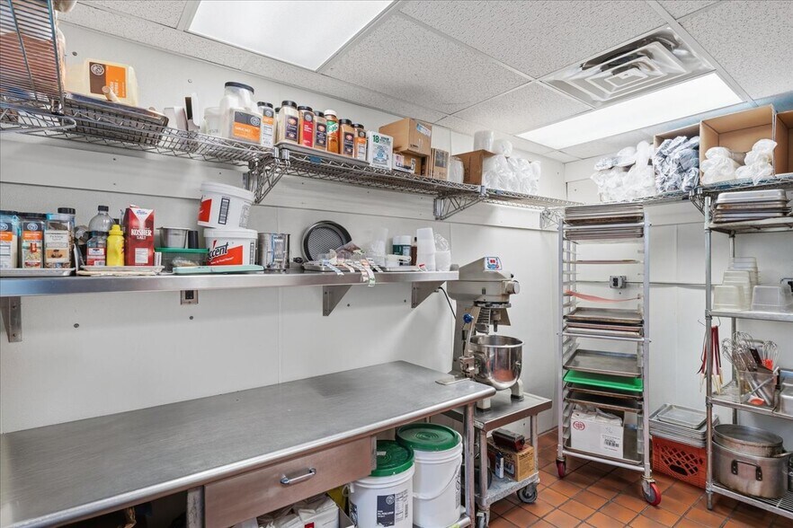 More Photos Of 318 New York Ave, Rochester Sports And Entertainment For Sale