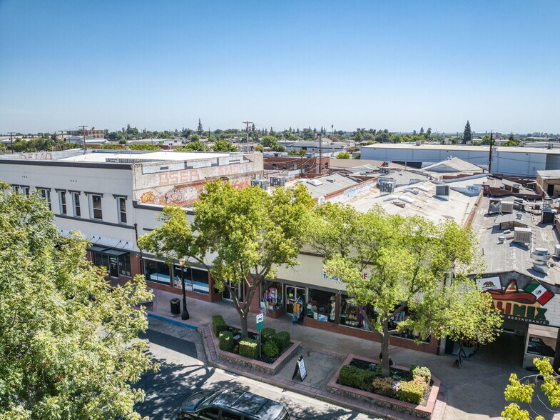 More Photos Of 137 N L St, Dinuba Storefront Retail Residential For Sale