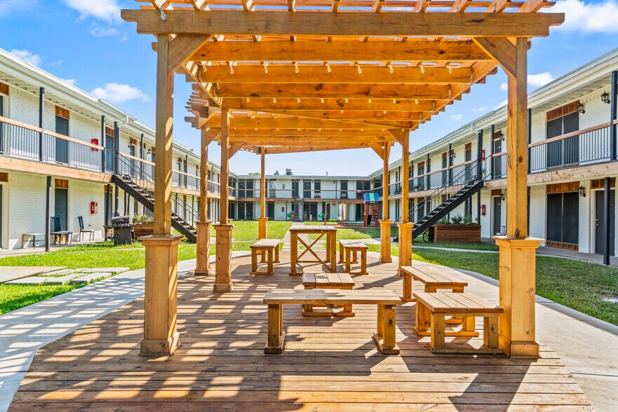 More Photos Of 101 S Allen Genoa Rd, South Houston Apartments For Sale