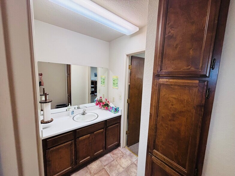 More Photos Of 571 Stanislaus Ave, Angels Camp Office For Sale