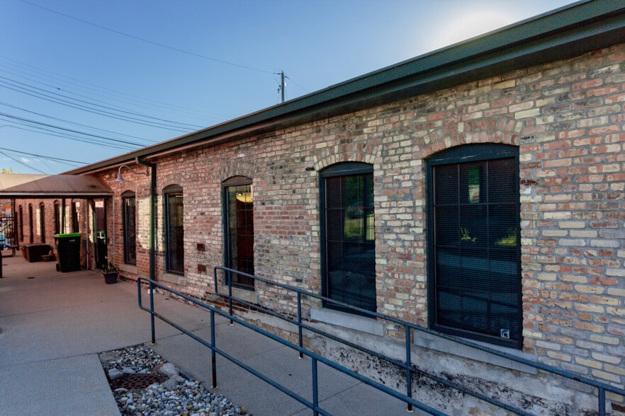 More Photos Of 1213 Center St, Lansing Medical For Sale