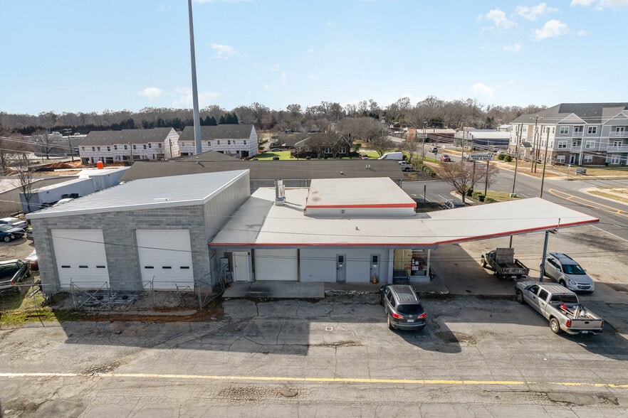 More Photos Of 1041 N Main St, Mooresville Auto Repair For Sale