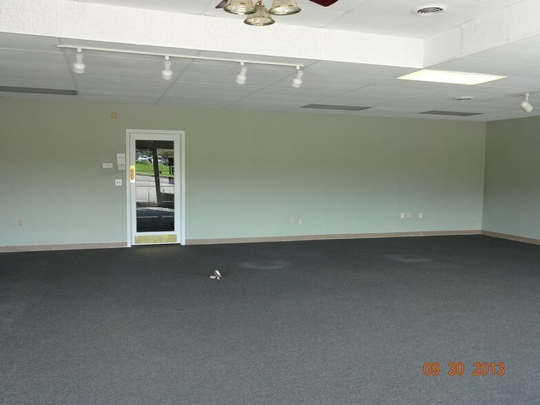 More Photos Of 821 SW Us-40 Hwy, Blue Springs Freestanding For Lease