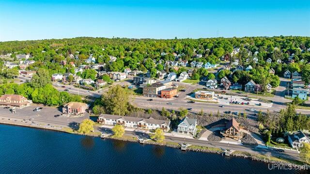 More Photos Of 407 W Memorial Dr, Houghton Freestanding For Sale