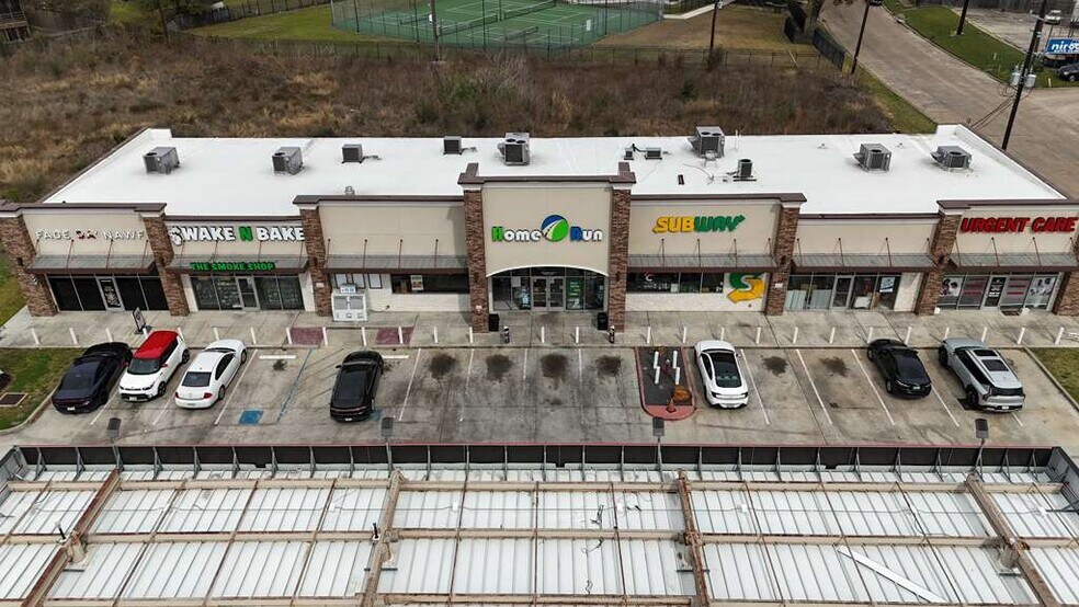 More Photos Of 8300 Antione Dr, Houston Service Station For Lease