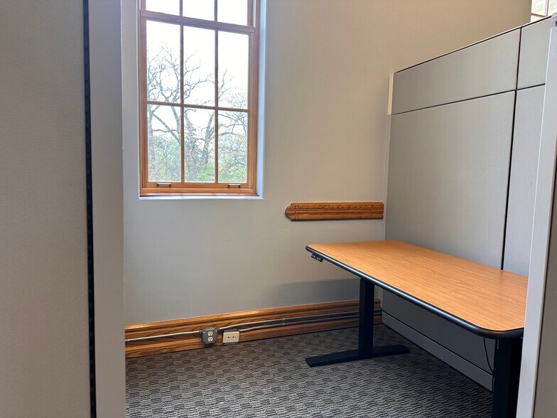 More Photos Of 830 Cottageview Dr, Traverse City Loft Creative Space For Sale