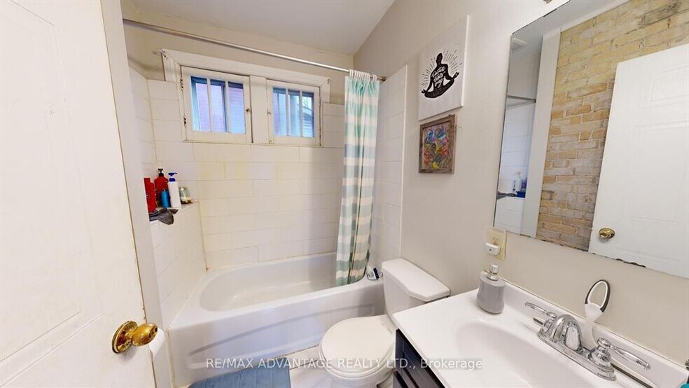 More Photos Of 193 Wharncliffe Rd N, London Apartments For Sale