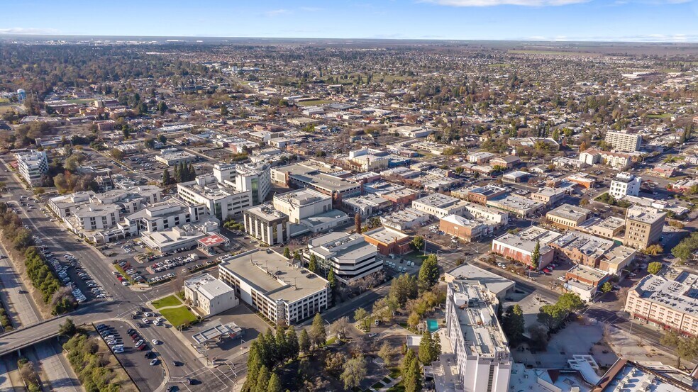 More Photos Of 100 Willow Plz, Visalia Medical For Sale