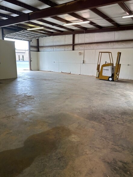 More Photos Of 3652-3662 Smith Farm Rd, Matthews Warehouse For Lease