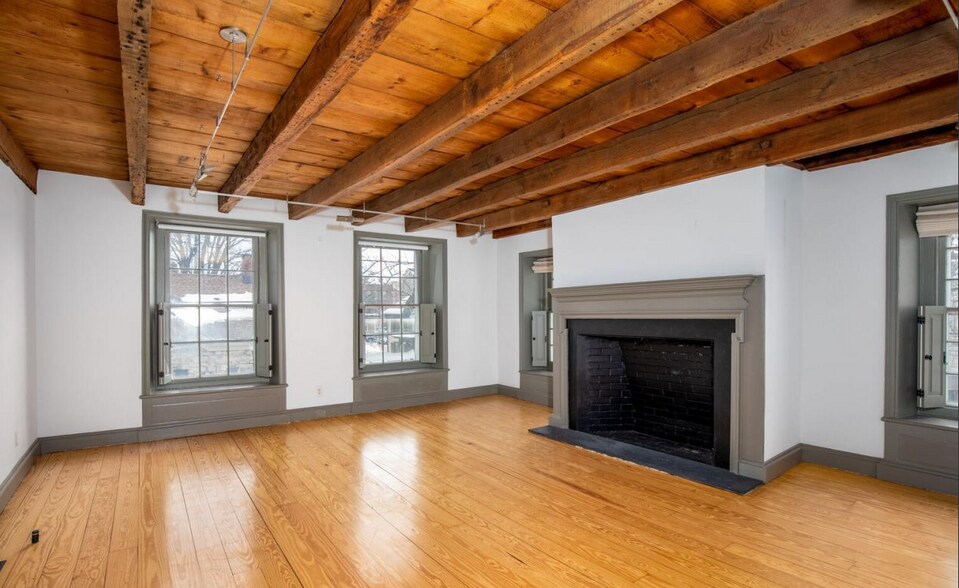 More Photos Of 43 Crown St, Kingston Office For Lease