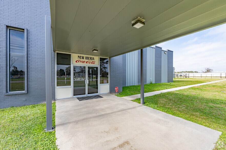 More Photos Of 403 W Admiral Doyle Dr, New Iberia Distribution For Sale