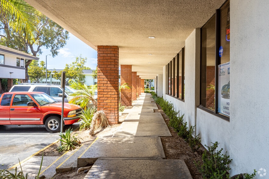 More Photos Of 2112 E 4th St, Santa Ana Office For Lease