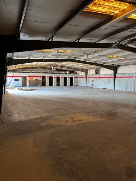 More Photos Of 6846 Satchelford Rd, Columbia Warehouse For Lease