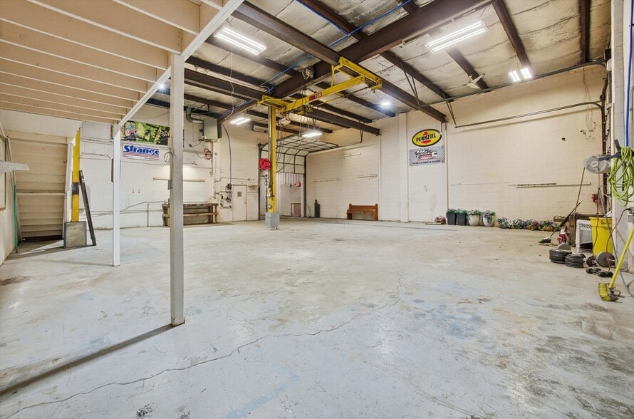 More Photos Of 20620 Burl Ct, Joliet Warehouse For Sale