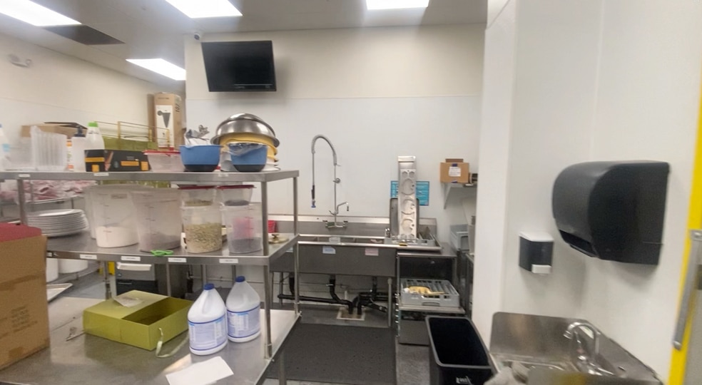 More Photos Of 75 W Walnut St, Pasadena Apartments For Lease