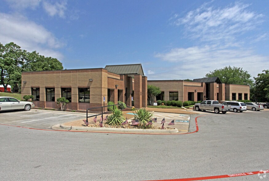 More Photos Of 804 Santa Fe Dr, Weatherford Office For Lease