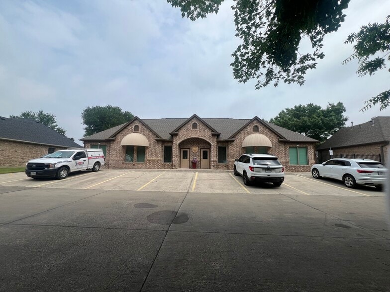 Primary Photo Of 753 Lonesome Dove Trl, Hurst Office For Sale