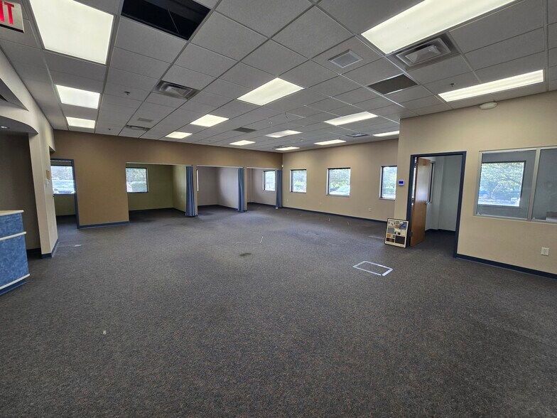 More Photos Of 7640 Sylvania Ave, Sylvania Medical For Lease