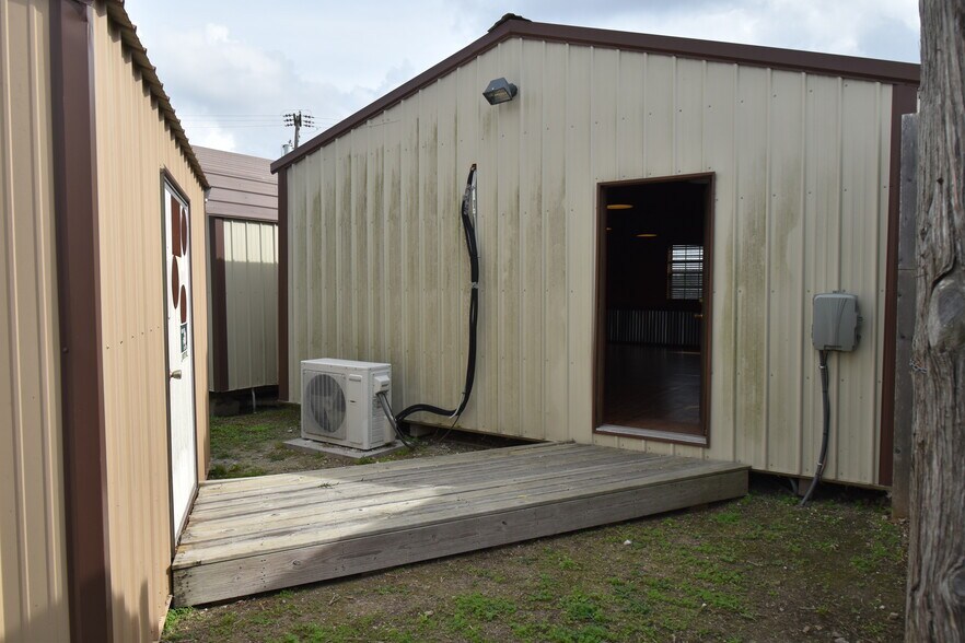 More Photos Of 217 Second St, Agua Dulce General Retail For Sale