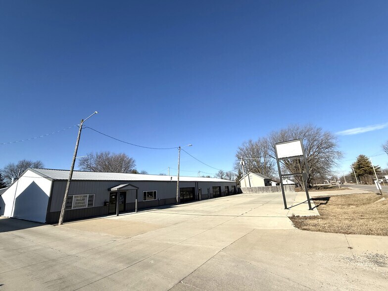 Primary Photo Of 209 Franklin St, Center Point Service Station For Sale