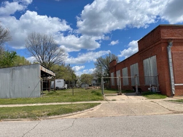 More Photos Of 227 S Philadelphia Ave, Shawnee Warehouse For Sale