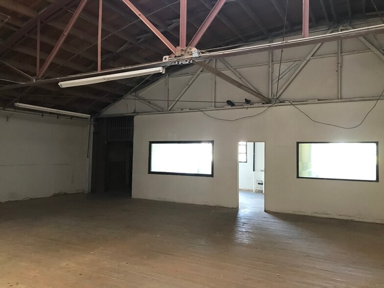 More Photos Of 314 W 58th St, Los Angeles Warehouse For Lease